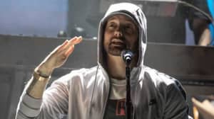 Eminem捐赠罕见的约旦4减速火箭的Carhartt培训师到Coronavirus救济筹款机构