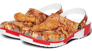 Crocs正在推出带有香味的鼓槌的KFC主题堵塞