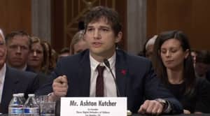 阿什顿·库彻（Ashton Kutcher）在谈论打击儿童性虐待时会激动