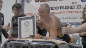 前海军陆战队员，62岁，打破了吉尼斯世界趴街纪录