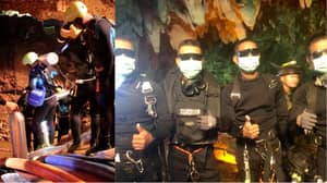 照片从洞穴中出现后显示四个坏人海军密封件