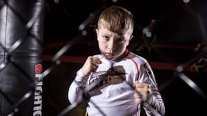 九岁的小学生认为是世界上最年轻的笼子战斗机