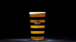 约瑟夫·霍尔特推出限量版“曼彻斯特蜜蜂杯”