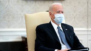 Joe Biden希望向每个美国家庭送面部面具