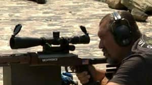 一名德克萨斯州男子声称创造了狙击手射击时间最长的“世界纪录”
