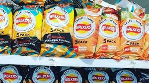 受Nando's和PizzaExpress等流行连锁店的启发，Walkers推出了新的Crisp系列产品