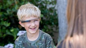 谷歌玻璃可以帮助自闭症儿童阅读别人的情绪