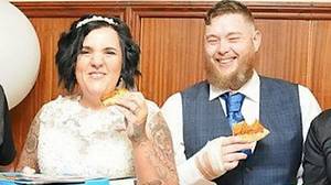 夫妇选择了350英镑的Domino比萨饼自助餐