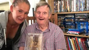 一位患有唐氏综合症的老人准备庆祝他的72岁生日