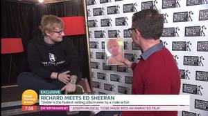 Ed Sheeran坚持两岁的Doppelgänger女婴不是他的