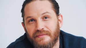 Tom Hardy从蜘蛛侠旋转'毒液'集中邮寄新照片