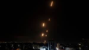 以色列和巴勒斯坦之间的紧张局势升级，数十枚火箭弹向特拉维夫发射