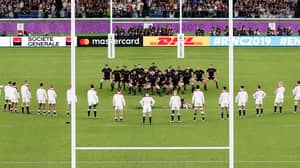 英格兰橄榄球队在新西兰哈卡舞比赛中形成v字形被罚