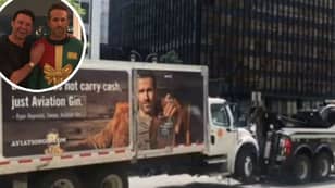 休·杰克曼（Hugh Jackman）嘲笑瑞安·雷诺兹（Ryan Reynolds）公司卡车被拖走