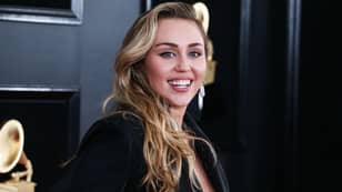 麦莉·赛勒斯（Miley Cyrus）声称她曾经与不明飞行物遇到过