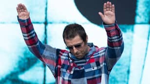 利亚姆·加拉格尔（Liam Gallagher）在格拉斯顿伯里（Glastonbury）2019年将他的最后一首歌献给基思·弗林特（Keith Flint）