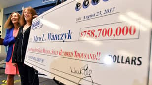 赢得了7.5亿美元彩票奖的女人揭示了她的第一步
