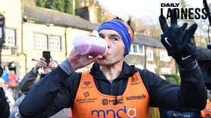 凯文·辛菲尔德（Kevin Sinfield）在7天内完成了七个马拉松赛，筹集了140万英镑