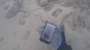潜水员在湖底找到iPhone，并返回所有者