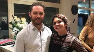 斯嘉丽·莫法特（Scarlett Moffatt）与汤姆·哈迪（Tom Hardy）有不太可能的友谊