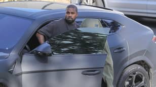 照片显示坎耶·韦斯特（Kanye West）在路边帮助无家可归的老兵