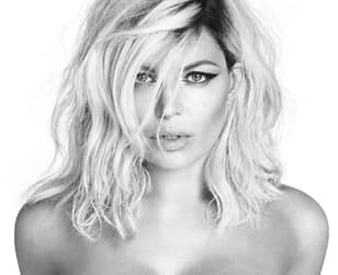 Fergie嘲笑即将发行的专辑，其中包括“泄漏”裸露的专辑艺术品和“ M.I.L.F. $”一词