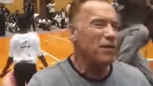 自阿诺德·施瓦辛格（Arnold Schwarzenegger）被粉丝投掷以来已经两年了