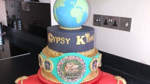 泰森·弗里（Tyson Fury）的妻子以大量的WBC冠军庆祝蛋糕使他感到惊讶