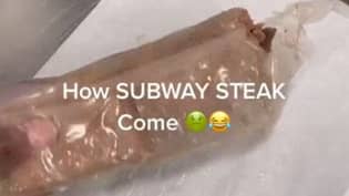 地铁工人在食用之前展示了肉的样子