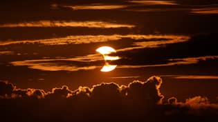 世界末日传教士警告今天的日食是世界的迹象即将来临“loading=