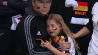 德国女孩被拍到在温布利球场失利后哭泣，她要求筹集3.6万英镑捐给慈善机构