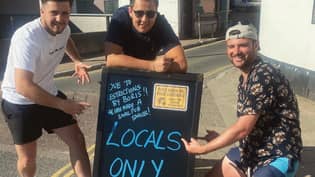 Tiny Devon Pub捍卫决定与“仅当地人”政策的游客的决定