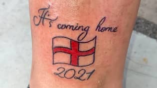 一个不喜欢足球的女人纹了个“2021年回家”的纹身