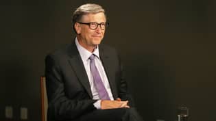 比尔·盖茨（Bill Gates）在结婚期间与Ex Ann Winblad一起度假