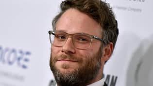 塞思·罗根（Seth Rogen）每天早晨开始喝杯咖啡和关节“loading=