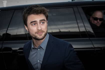 Badass Alert：Daniel Radcliffe开始在新电影中播放一名吸毒的飞行员