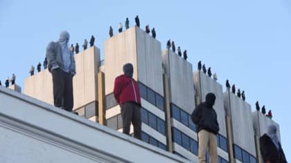 ITV揭幕了84个雕塑，以提高对男性自杀的认识
