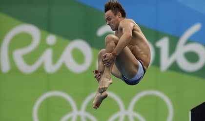 汤姆·戴利（Tom Daley）在半决赛中坠毁2016年里约