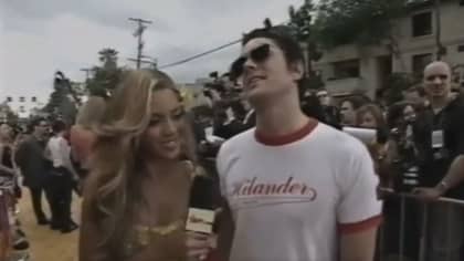 约翰尼·诺克斯维尔（Johnny Knoxville）的剪辑“试图调情”与碧昂斯（Beyoncé）