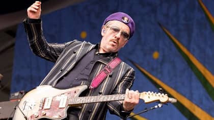 音乐传奇人物猫王Costello取消巡回演唱会与“侵略性”癌症作斗争
