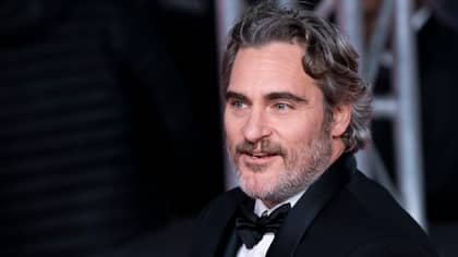 华金·菲尼克斯（Joaquin Phoenix）解释了为什么他成为三岁的素食主义者