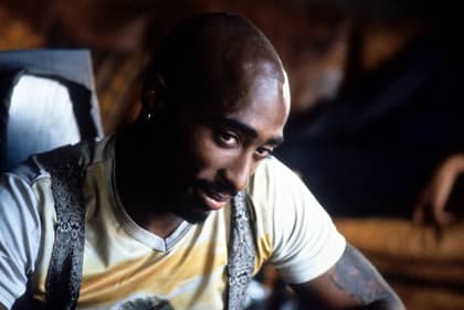 图帕克·沙库尔（Tupac Shakur）的标志性图片实际上有一个悲伤的故事