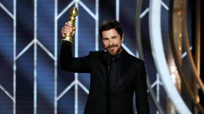克里斯蒂安·贝尔（Christian Bale）的英语口音使许多金球奖的观众感到惊讶