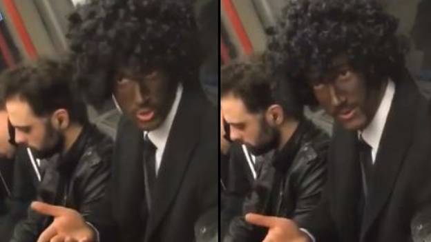 一名地铁乘客为了万圣节装扮把自己的脸涂成黑色，这引发了众怒