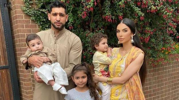 Amir Khan礼品宝贝儿子£30,000成人大小的劳力士州第一个生日