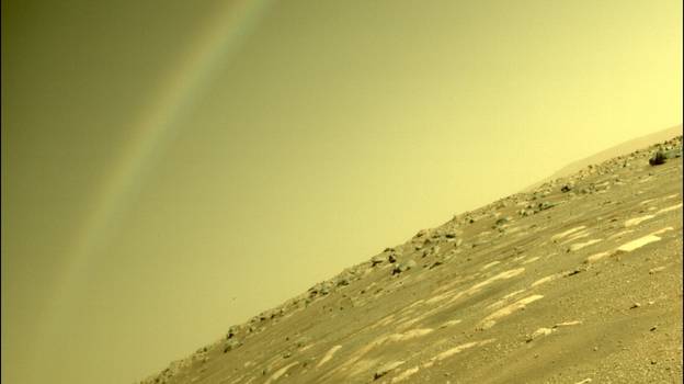 美国宇航局解释了火星上空出现的“彩虹”