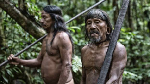 摄影师拍下了杀害5名美国传教士的臭名昭著的厄瓜多尔部落的照片
