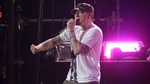 Eminem曲目“城堡”和“出现”揭示了说唱歌手的吸毒深度