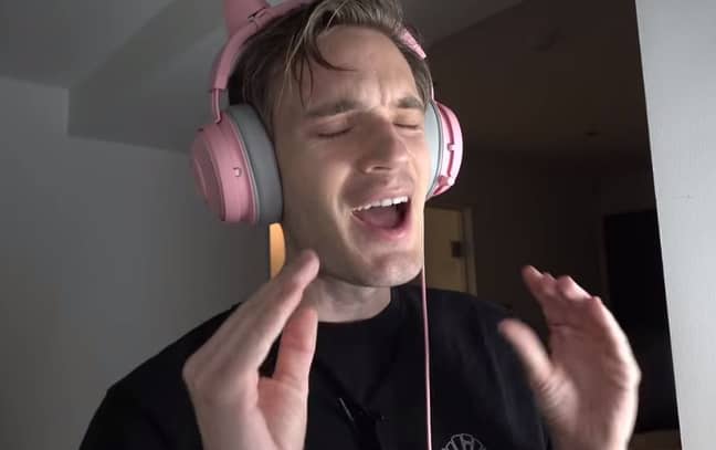 在视频中，Pewdiepie告诉人们也购买他的商品。学分：YouTube/Pewdiepie