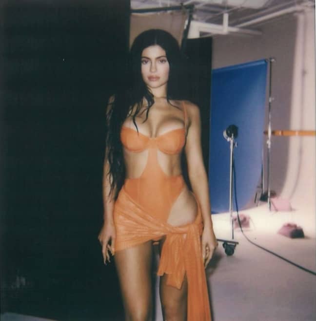 凯莉·詹纳（Kylie Jenner）为其中一件服装建模。学分：Instagram/@kylieswim